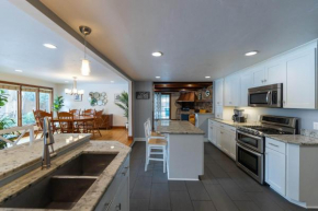 Canadeo Hall by Simple Life Rentals